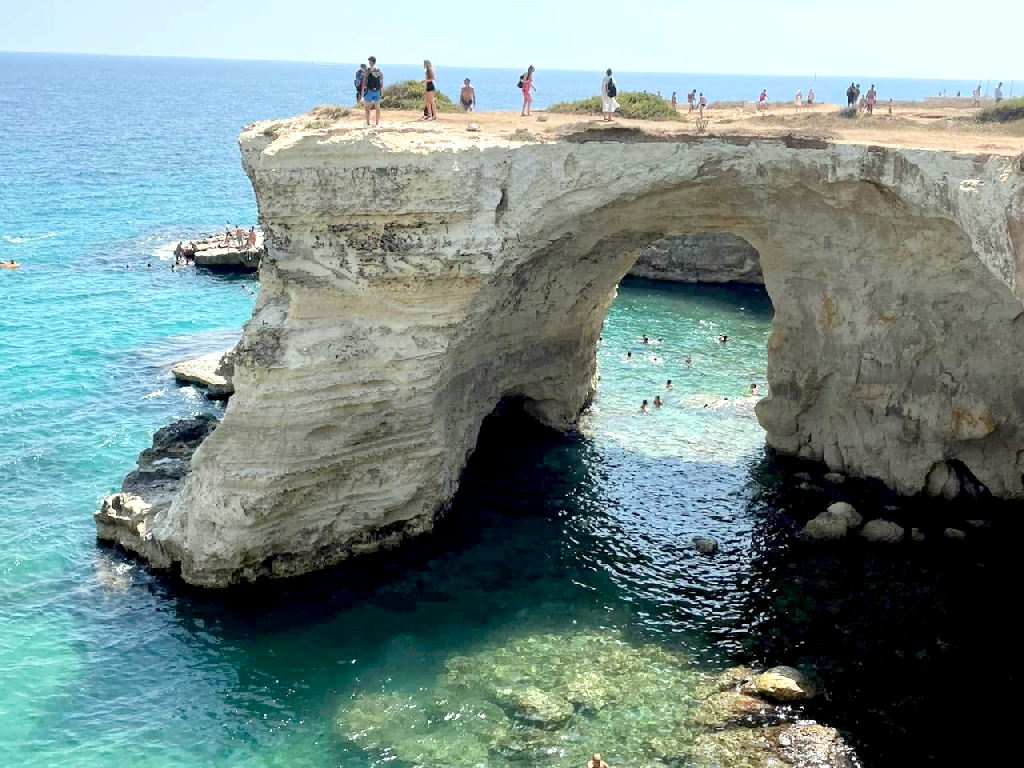 ভ্যালেন্টাইনস ডে-তেই ধসে পড়ল ইতালির বিখ্যাত ‘প্রেমের সেতু’
