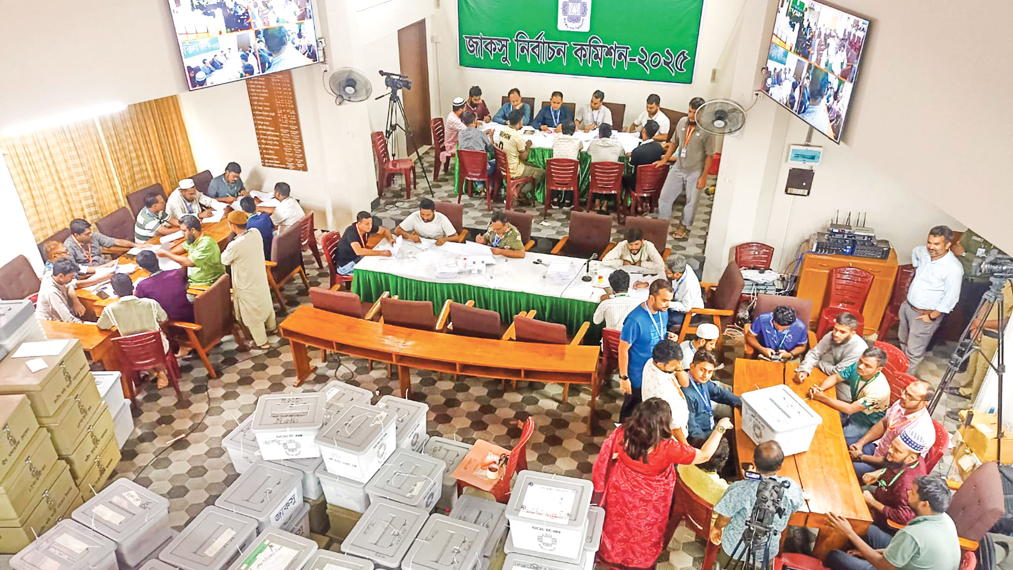 জাকসু নির্বাচন: ভোট গণনায় অব্যবস্থাপনা, ফল হয়নি দ্বিতীয় দিনেও