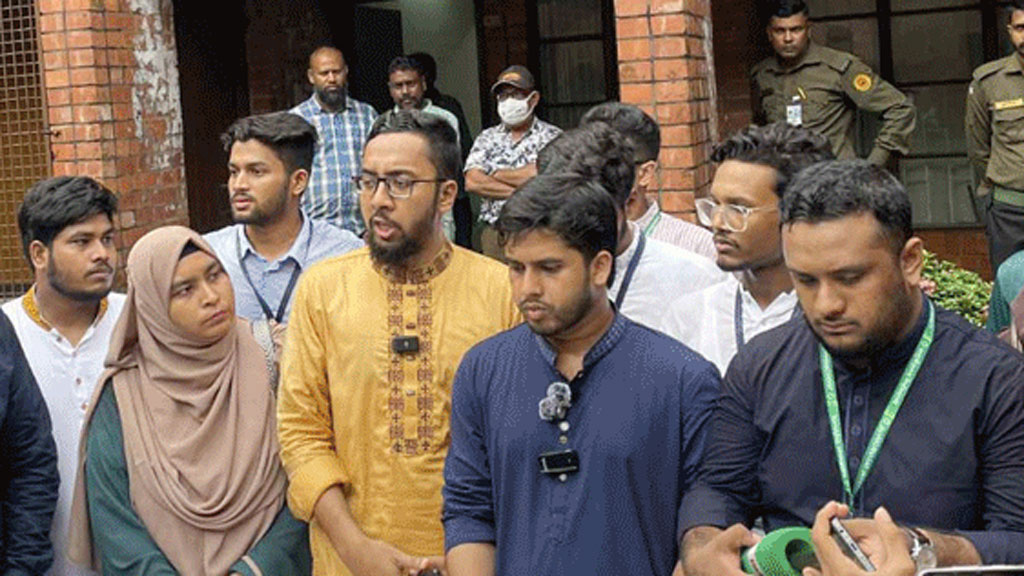 অব্যবস্থাপনা ও বিশৃঙ্খলার অভিযোগ শিবিরের জিএস প্রার্থীর