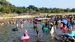 সিলেটে পর্যটনকেন্দ্রে পর্যটকের ঢল
