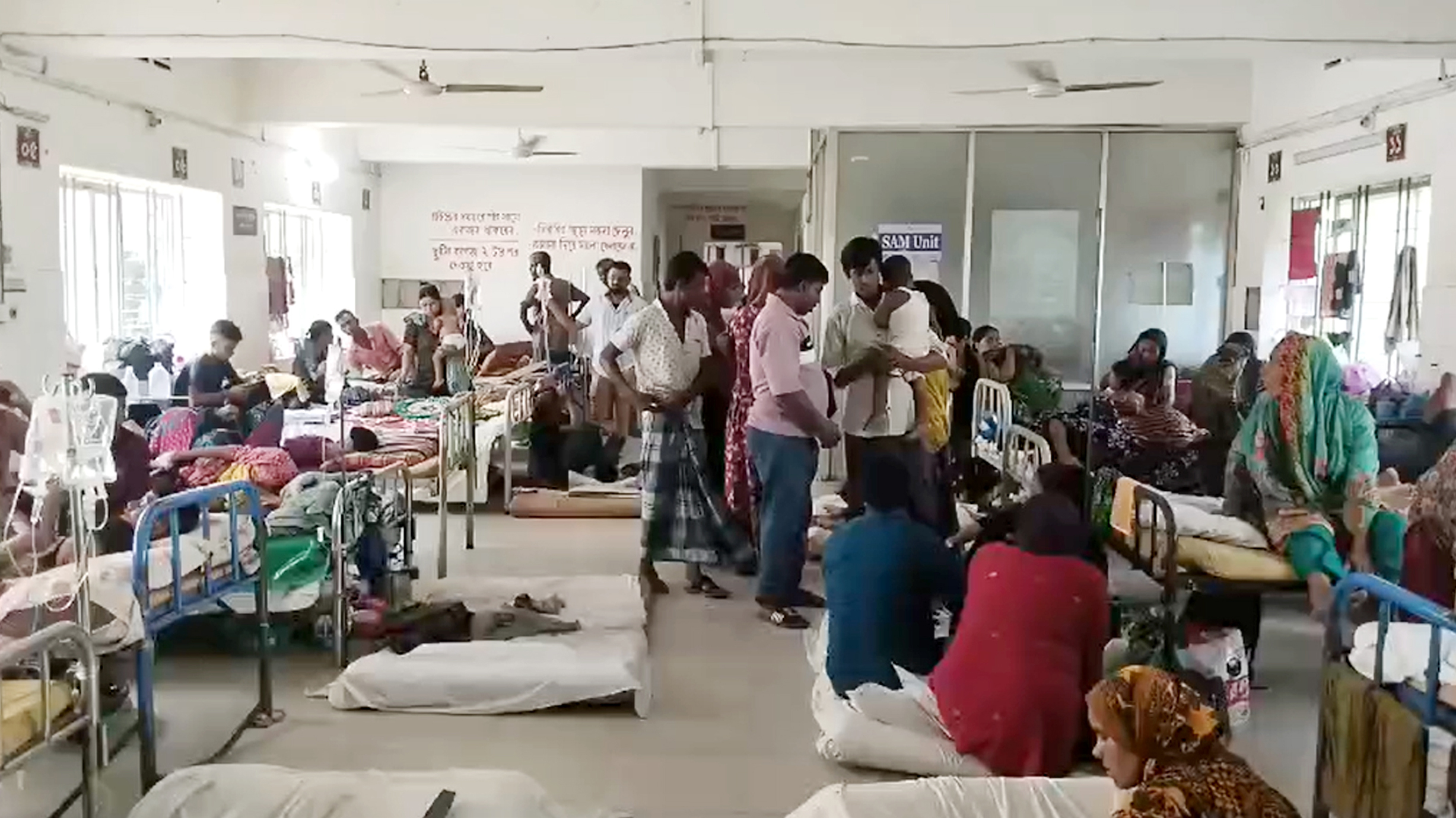 জগন্নাথপুরে গরমে বাড়ছে শিশুরোগীর সংখ্যা, হাসপাতালে নেই জেনারেটরের ব্যবস্থা