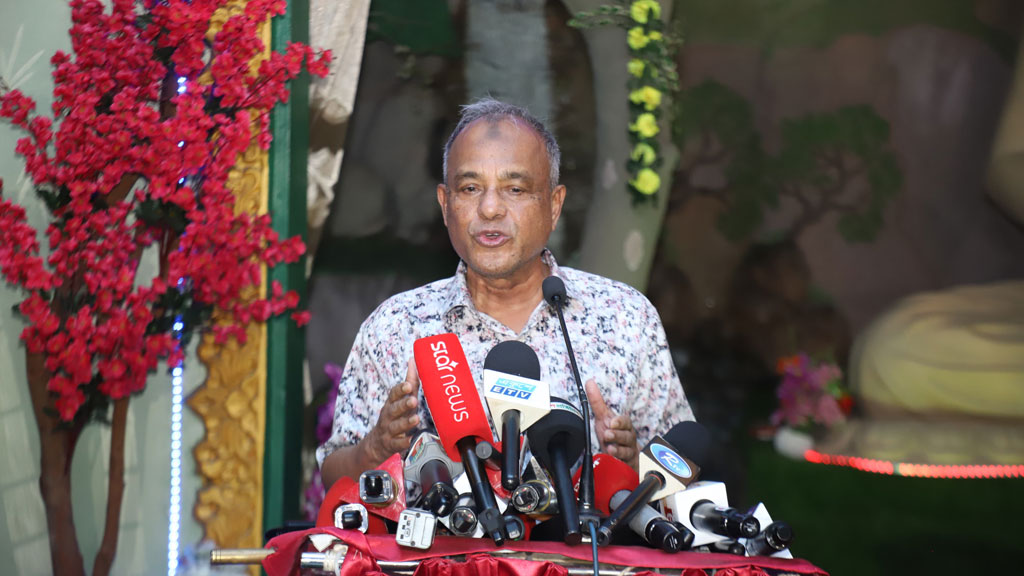 ফ্যাসিস্ট বুদ্ধিজীবীরা সব সময় ধর্ম পালনকে ভিন্ন খাতে প্রবাহের চেষ্টা করে: স্বরাষ্ট্র উপদেষ্টা