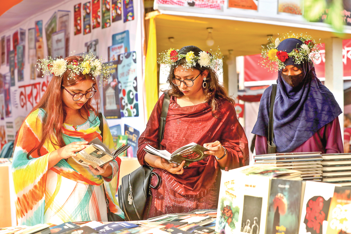 ছোট কাগজের দুনিয়া ছোট