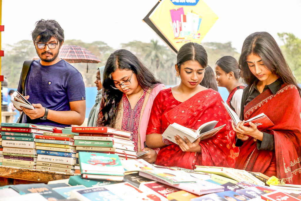 বইমেলায় ভিন্ন রকম ইফতার