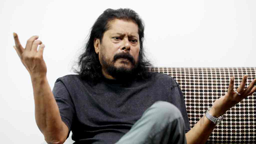 জীবন নিয়ে জটিলভাবে ভাবার দরকার নেই, প্রতি মুহূর্তে বাঁচো, নিজের ভালোটা দেখো