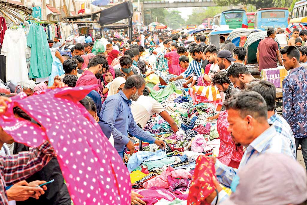 সাধ্যের মধ্যে ফুটপাতেই ভরসা