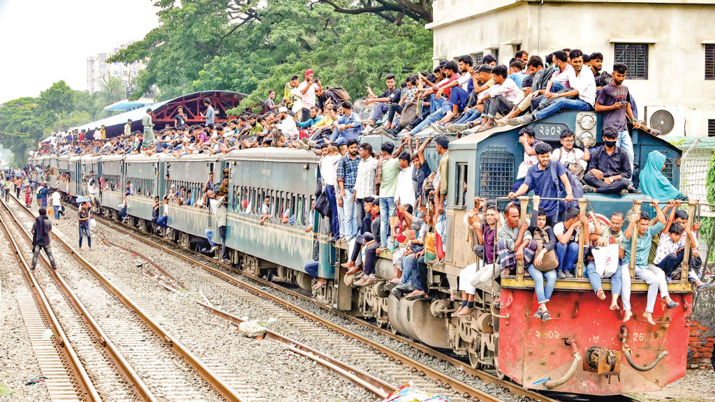 বাস ট্রেন লঞ্চে যাত্রীর চাপ, মহাসড়কে জট