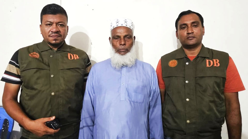 তালগাছ কেটে শতাধিক বাবুইছানা হত্যা: প্রধান আসামি মোবারেক গ্রেপ্তার