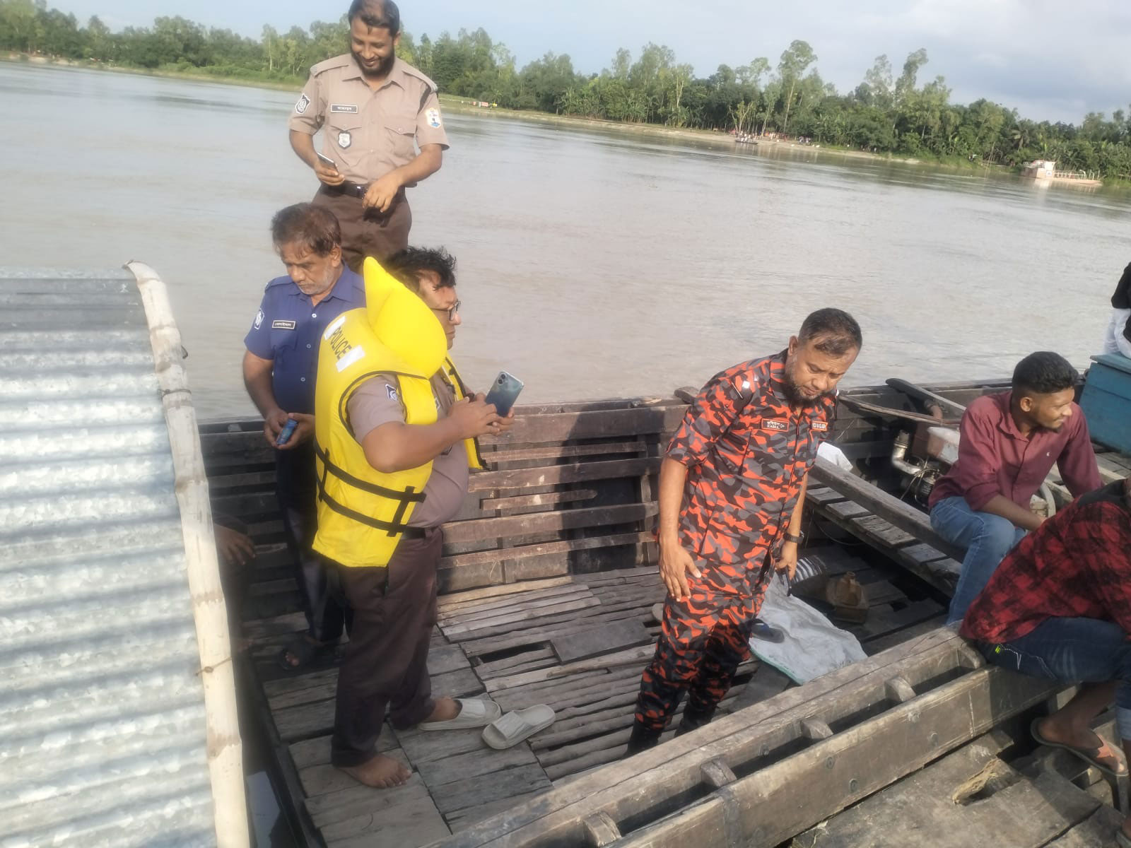 গরুর ঘাস নিয়ে ফেরার পথে যমুনায় নিখোঁজ কৃষক, ৩৩ ঘণ্টা পর মরদেহ উদ্ধার
