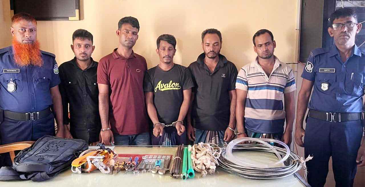 দুই মাসে ২৬ ট্রান্সফরমার চুরি: গ্রেপ্তারের পর স্বেচ্ছাসেবক দল নেতা বহিষ্কার