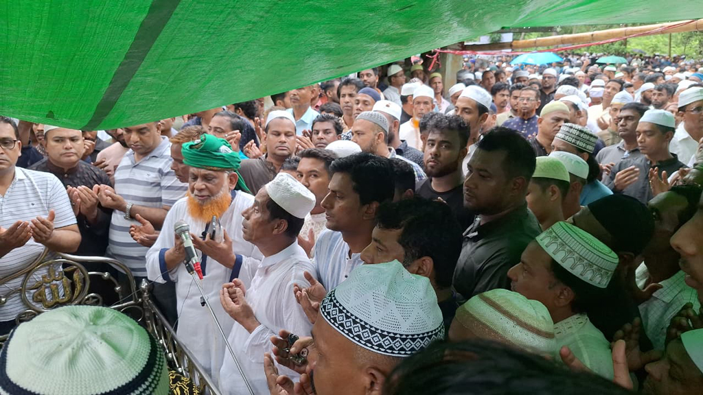 রাউজানে গুলিতে নিহত যুবদল নেতার জানাজায় হাজারো মানুষ, এখনো মামলা হয়নি