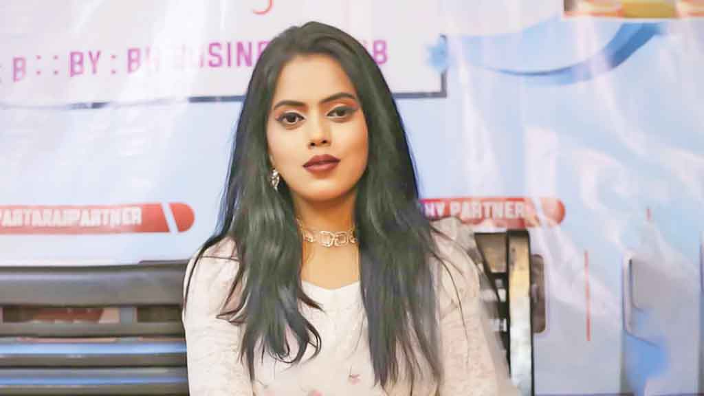 জন্ম থেকে জটিল রোগ, তবুও থেমে যায়নি জান্নাতুলের স্বপ্ন