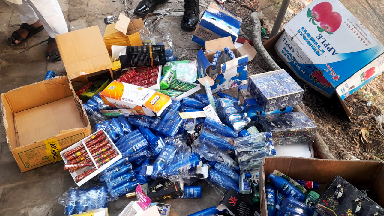 বাড়িতে নকল প্রসাধনী মজুত, ব্যবসায়ীকে অর্ধলাখ টাকা জরিমানা