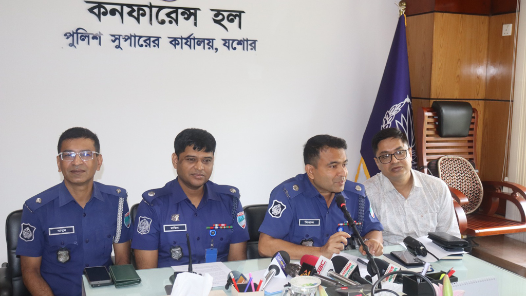নারীর টয়োটা গাড়ি আটকে রাখার অভিযোগ ভিত্তিহীন: যশোরের অতিরিক্ত পুলিশ সুপার