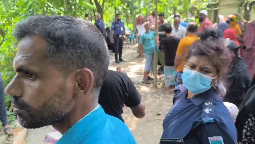 ‘রুটি চুরির’ অপবাদে কিশোরীকে মারধর, পুকুরে মিলল বিবস্ত্র লাশ