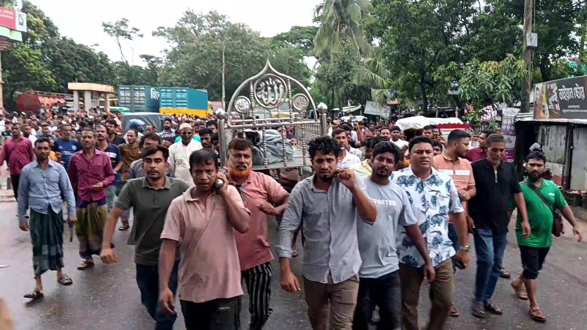 যশোরে যুবদল নেতাকে কুপিয়ে হত্যা, লাশ নিয়ে বিক্ষোভ