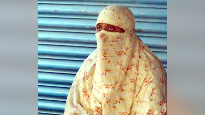 ঝিনাইদহে সরকারি ওষুধ বিক্রির সময় নারী আটক