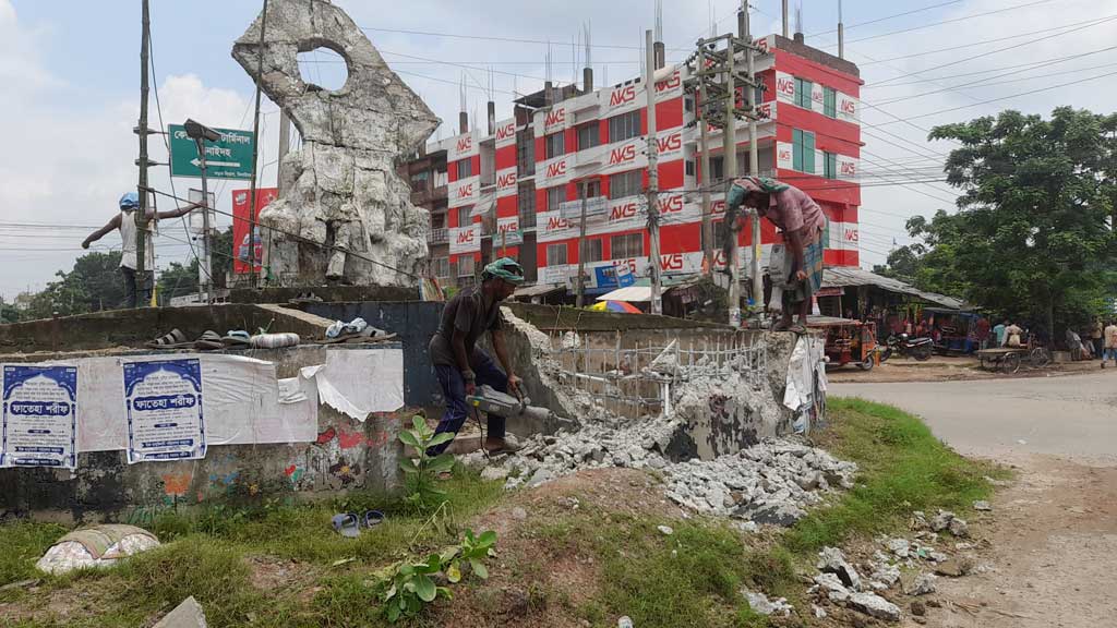 ভাস্কর্য ভেঙে ফেলা ‘বীরশ্রেষ্ঠ হামিদুর রহমানকে’ অসম্মান প্রদর্শনের শামিল, দাবি পরিবারের