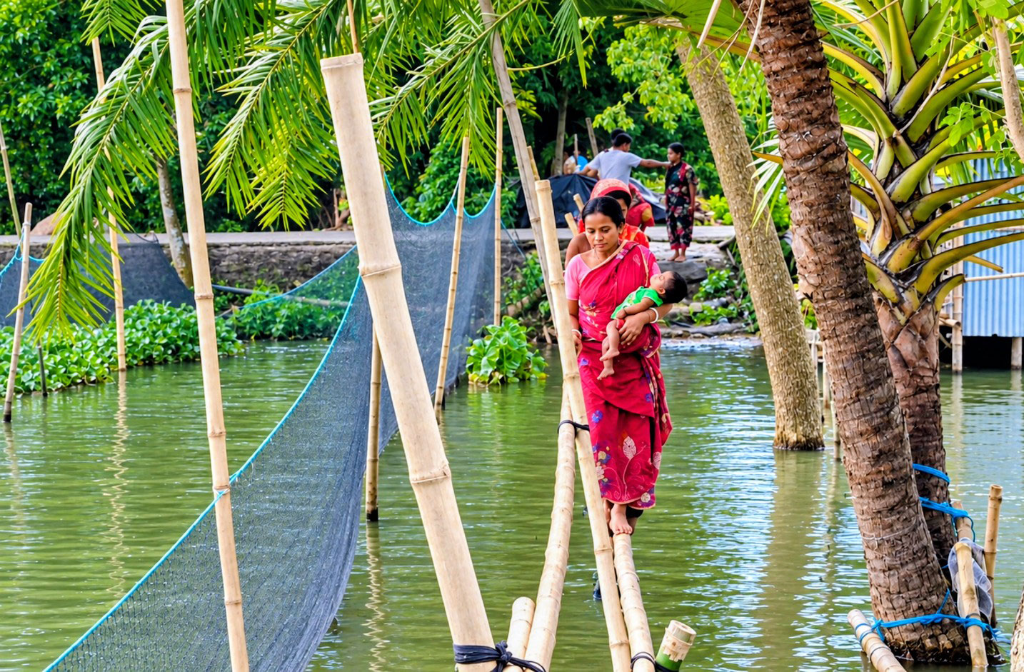আজ ভবদহ দিবস: তলিয়ে গেছে ঘর, সড়কে সংসার বহু মানুষের