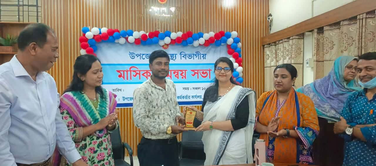 স্বাস্থ্যসেবায় বিশেষ অবদানের স্বীকৃতি: ঝিনাইদহ সদরে ৮ সিএইচসিপিকে সম্মাননা