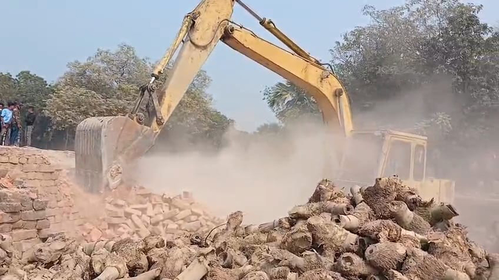 ঝিনাইদহে ৪ অবৈধ ইটভাটায় অভিযান, ২০ লাখ টাকা জরিমানা