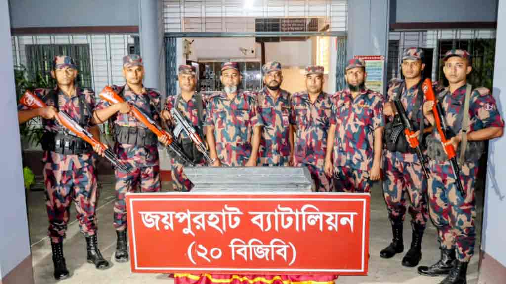 জয়পুরহাট সীমান্তে ৫১ কেজি ওজনের কষ্টিপাথর উদ্ধার