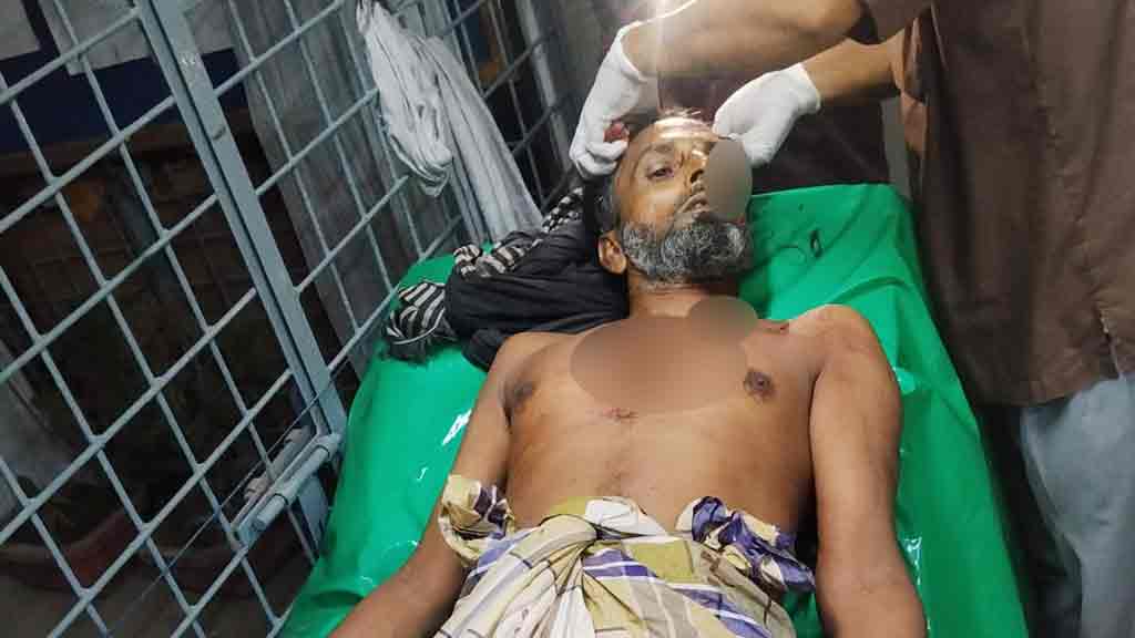 বালু উত্তোলন নিয়ে দ্বন্দ্ব, বিএনপি নেতা ও তাঁর স্ত্রী ছুরিকাহত