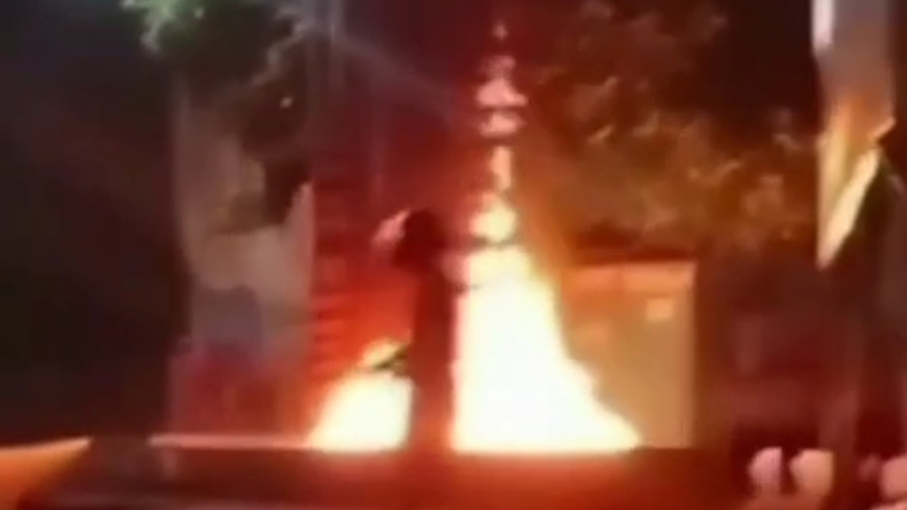 নেত্রকোনায় জুলাই স্মৃতিস্তম্ভে আগুন, আ.লীগের ২৫ জনের নাম উল্লেখ করে মামলা