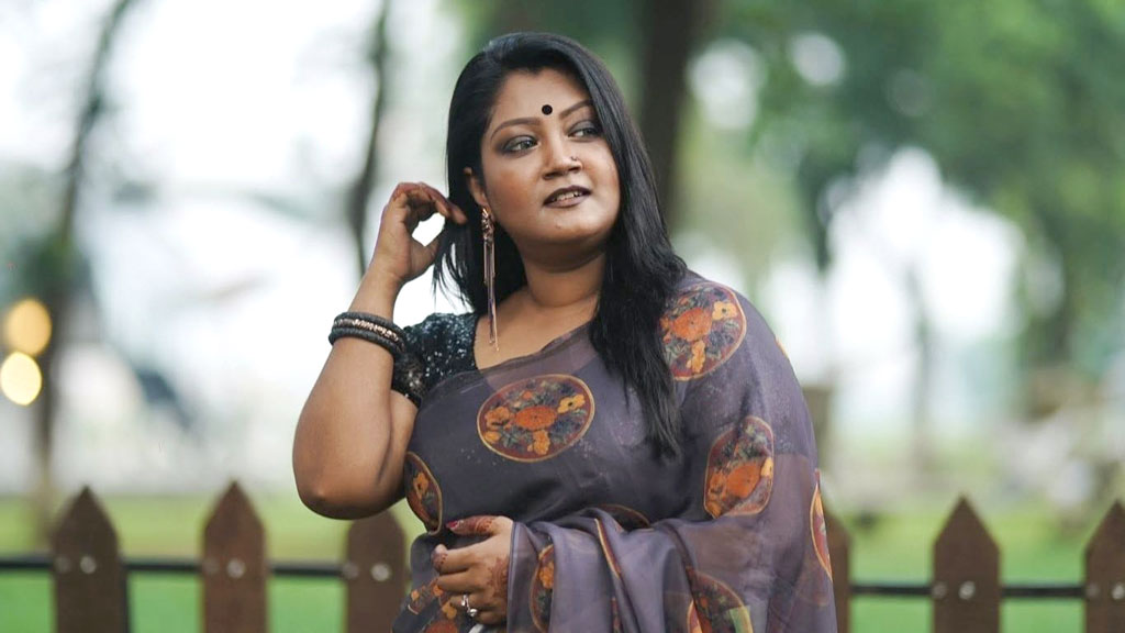 তারেক আনন্দের কথায় বৃষ্টির গান গাইলেন কেয়া
