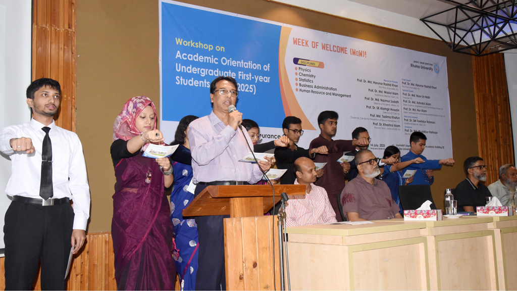 ছাত্ররাজনীতিকে ‘না’ বললেন খুবির হাজারো নবীন শিক্ষার্থী