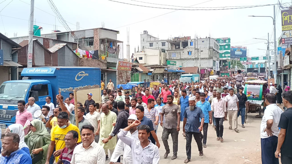 কালিয়াকৈরে বিএনপির আহ্বায়ক কমিটি বাতিলের দাবিতে বিক্ষোভ