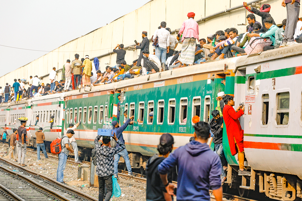 ভোটের যাত্রায় ঈদের আমেজ