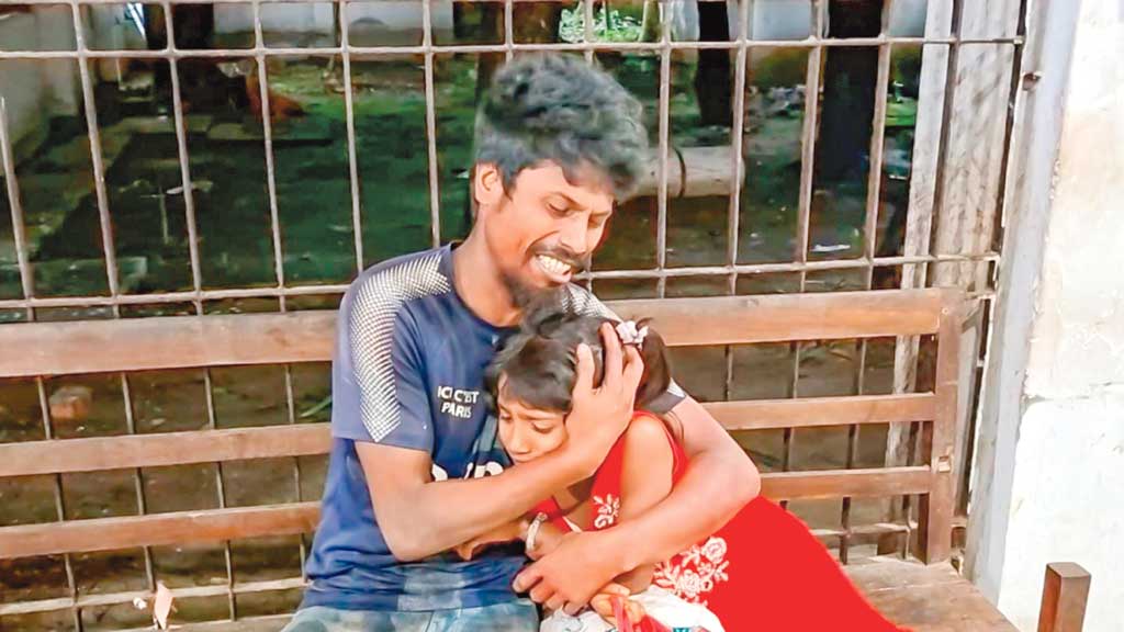 ‘সবাই ভিডিও করছিল কেউ এগিয়ে আসেনি’