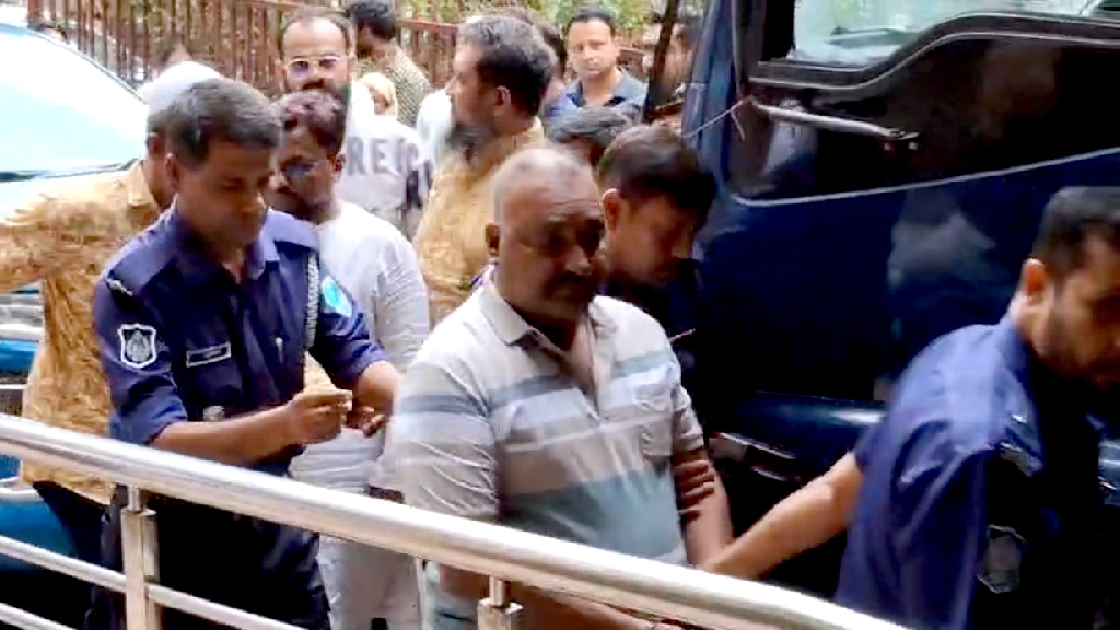 কেরানীগঞ্জে অগ্নিকাণ্ডের ঘটনায় বিএনপি নেতা ইমান উল্লাহ গ্রেপ্তার