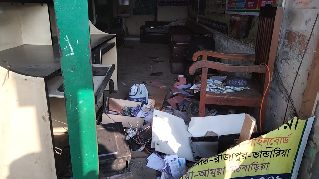 কেরানীগঞ্জে বাসস্ট্যান্ড দখল নিয়ে বিএনপির দুই গ্রুপের সংঘর্ষ, আহত ৮