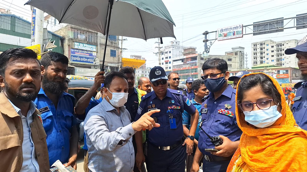 ঢাকার কদমতলীতে অবৈধ স্ট্যান্ড উচ্ছেদে অভিযান
