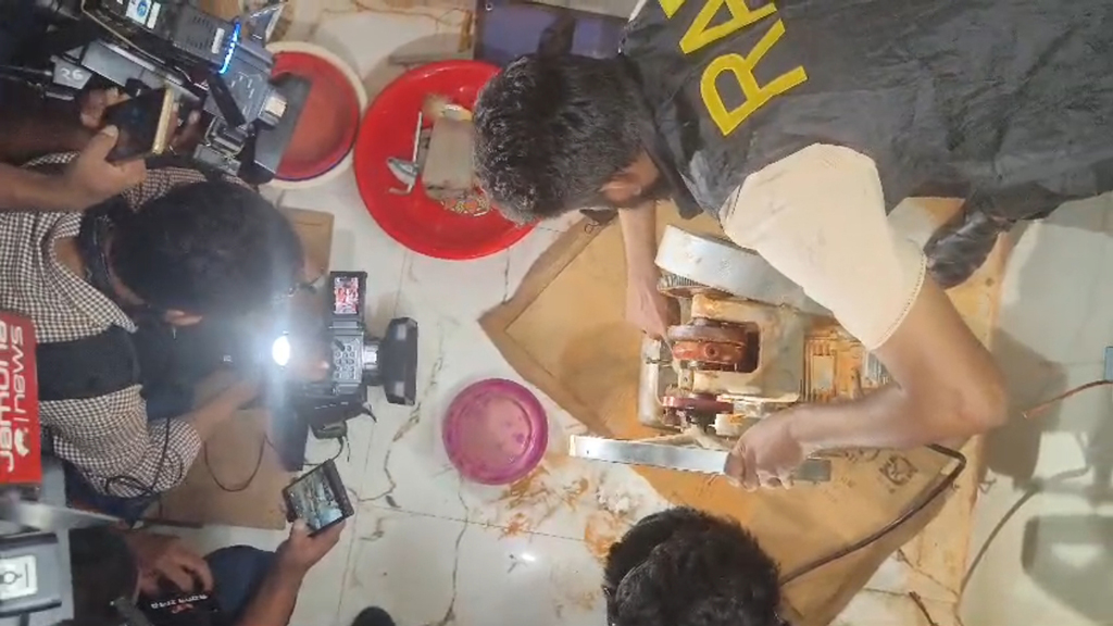 কেরানীগঞ্জে অবৈধ ইয়াবা তৈরির দুই কারখানার সন্ধান, কাঁচামাল জব্দ