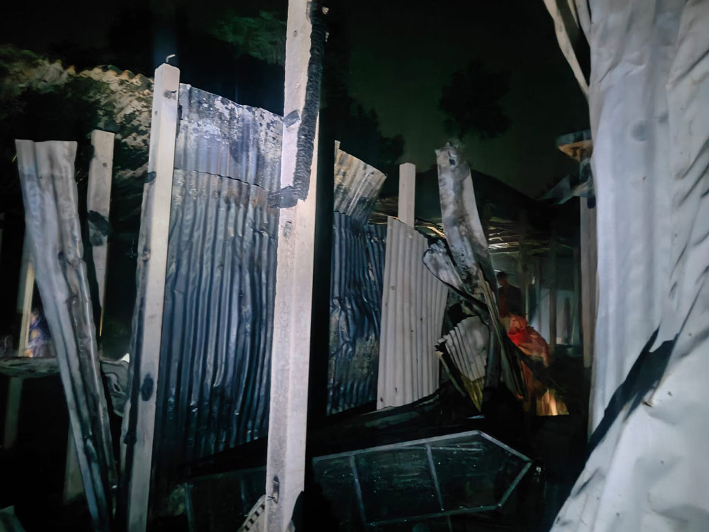 কেরানীগঞ্জে গ্যাসের আগুনে পুড়ল তিনটি টিনের ঘর