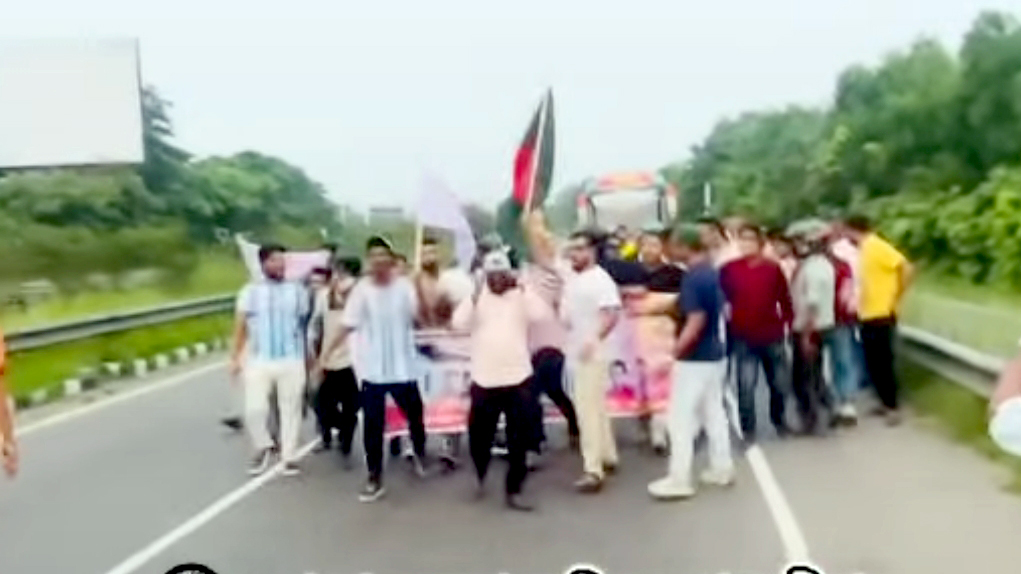 কেরানীগঞ্জে নিষিদ্ধ ছাত্রলীগের ঝটিকা মিছিল