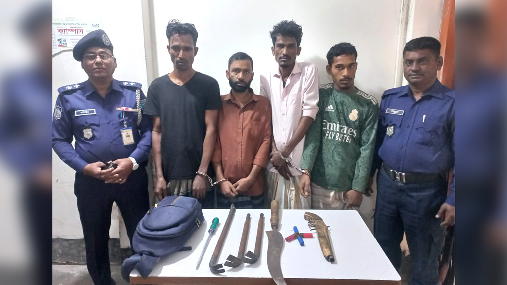 কেরানীগঞ্জে ডাকাতির প্রস্তুতিকালে গ্রেপ্তার ৪
