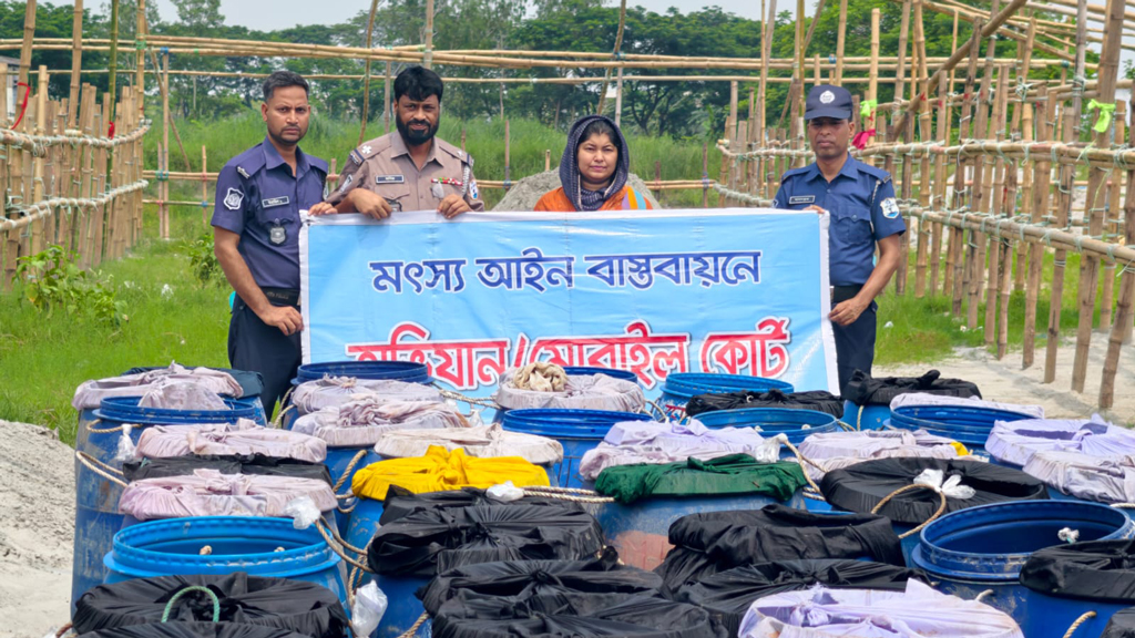 কেরানীগঞ্জে ১৫ লাখ টাকার রেণু জব্দ, নদীতে অবমুক্ত