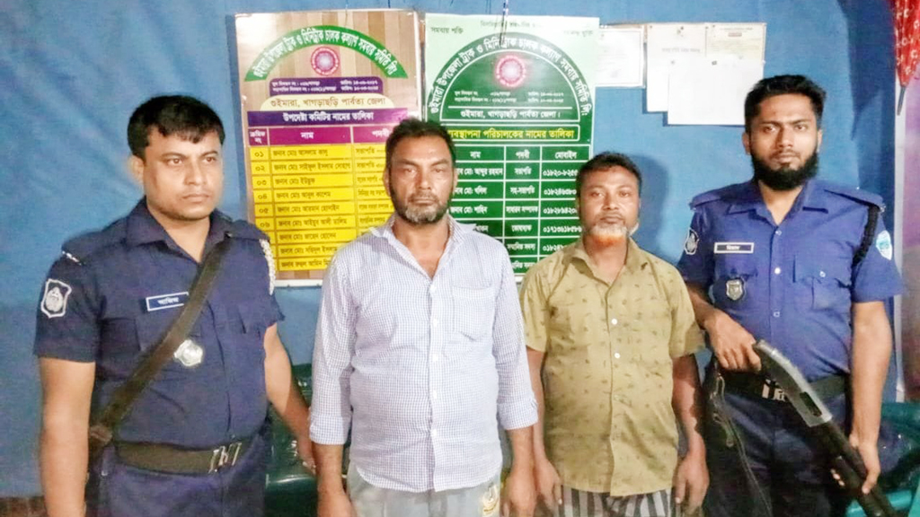 গুইমারায় সেনা অভিযানে দুই চাঁদাবাজ আটক