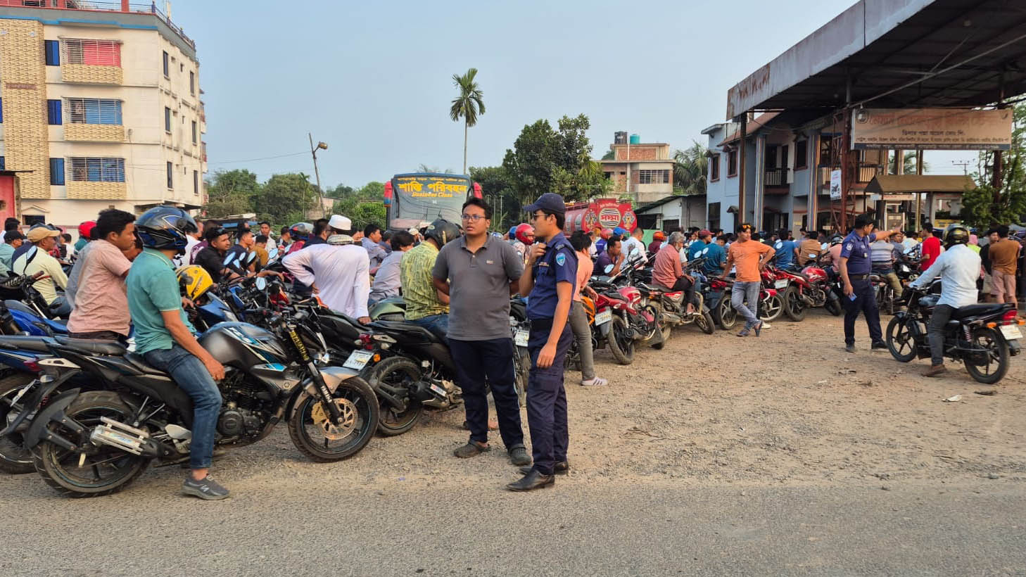 মোটরসাইকেলে তেল পাচ্ছেন না বাইকাররা, সাজেক ভ্রমণ না করেই ফিরছেন পর্যটকেরা