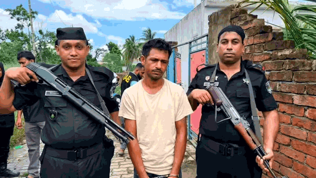খুলনায় রিভলবারসহ টাইগার গ্রুপের সদস্য রবিউল গ্রেপ্তার