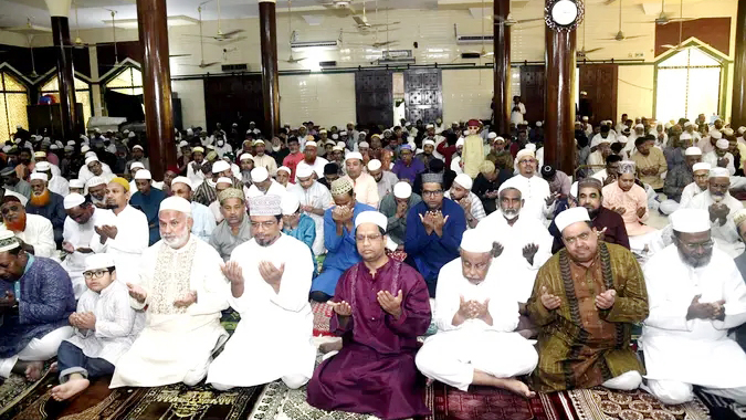 খুলনায় যথাযোগ্য মর্যাদায় উদ্‌যাপন হচ্ছে পবিত্র ঈদুল আজহা