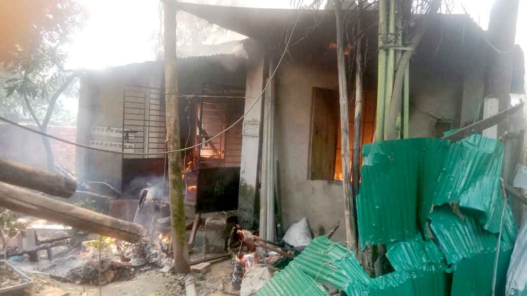 খুলনায় শিশু জিসান হত্যা: আসামির বাড়িতে হামলা-অগ্নিসংযোগ