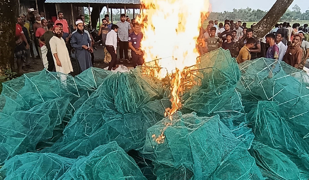 কিশোরগঞ্জে প্রায় ২০ লাখ টাকা মূল্যের চায়না দুয়ারি জাল ধ্বংস, ৭০ হাজার টাকা অর্থদণ্ড