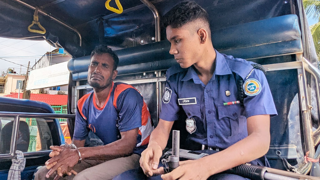 সৈকতে নারী পর্যটকদের গোসলের ভিডিও ধারণ, যুবকের কারাদণ্ড