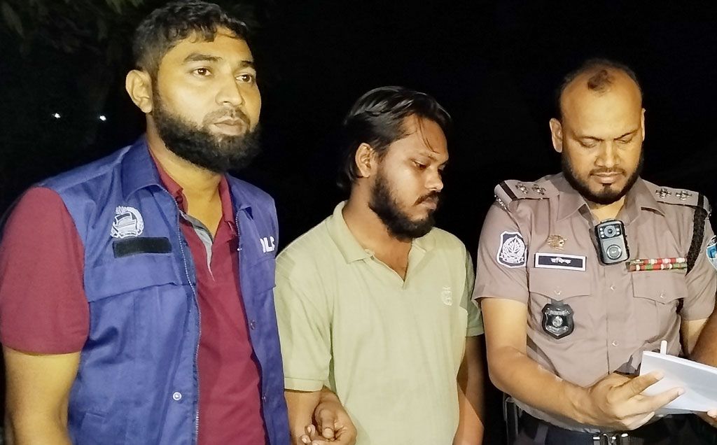 ইয়াবাসহ বাংলাদেশে ঢুকে ভারতীয় নাগরিক গ্রেপ্তার