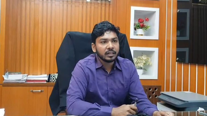 ‘ভাই’ বলায় চটলেন এসি ল্যান্ড